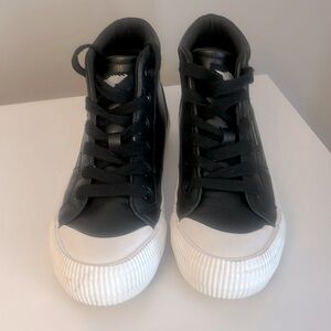 Rocket‎ Dog trendy fashion high cheery top white and white size 7.5m